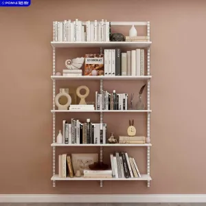رف كتب أبيض بسيط يمكن تثبيته على الحائط . Simple white wall-mounted bookshelf