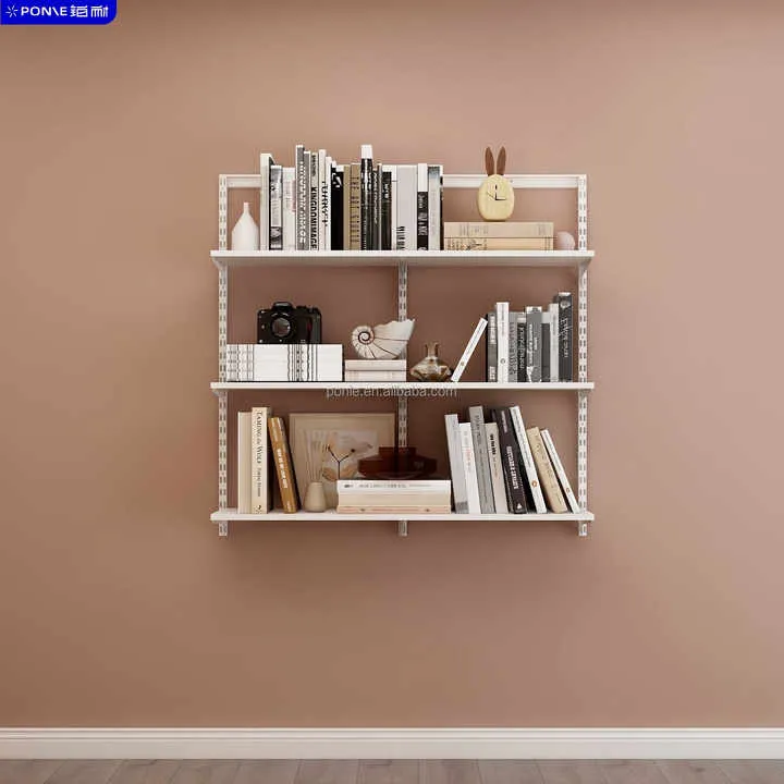 رف كتب أبيض بسيط يمكن تثبيته على الحائط . Simple white wall-mounted bookshelf