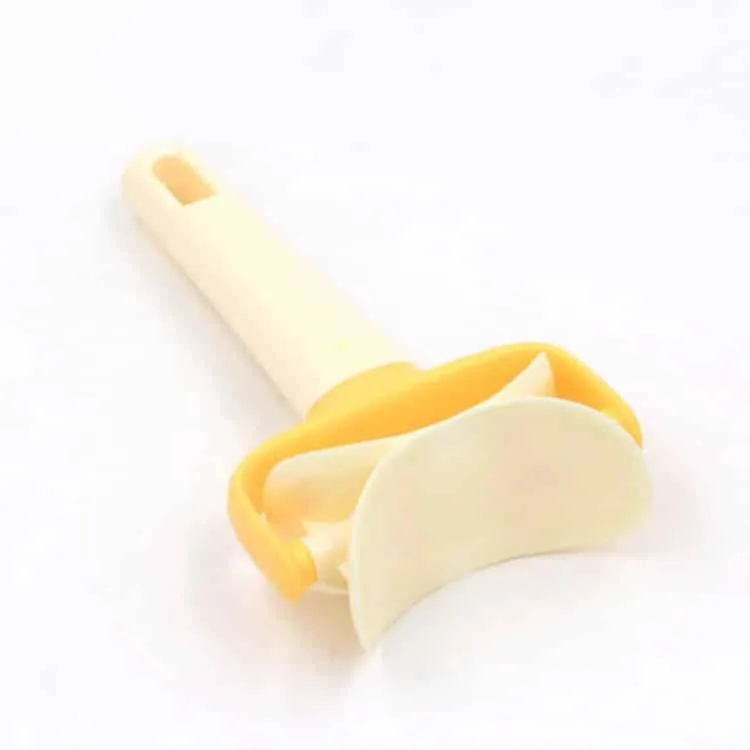 Useful Handy Eco-Friendly Plastic Dough Cutting Tool